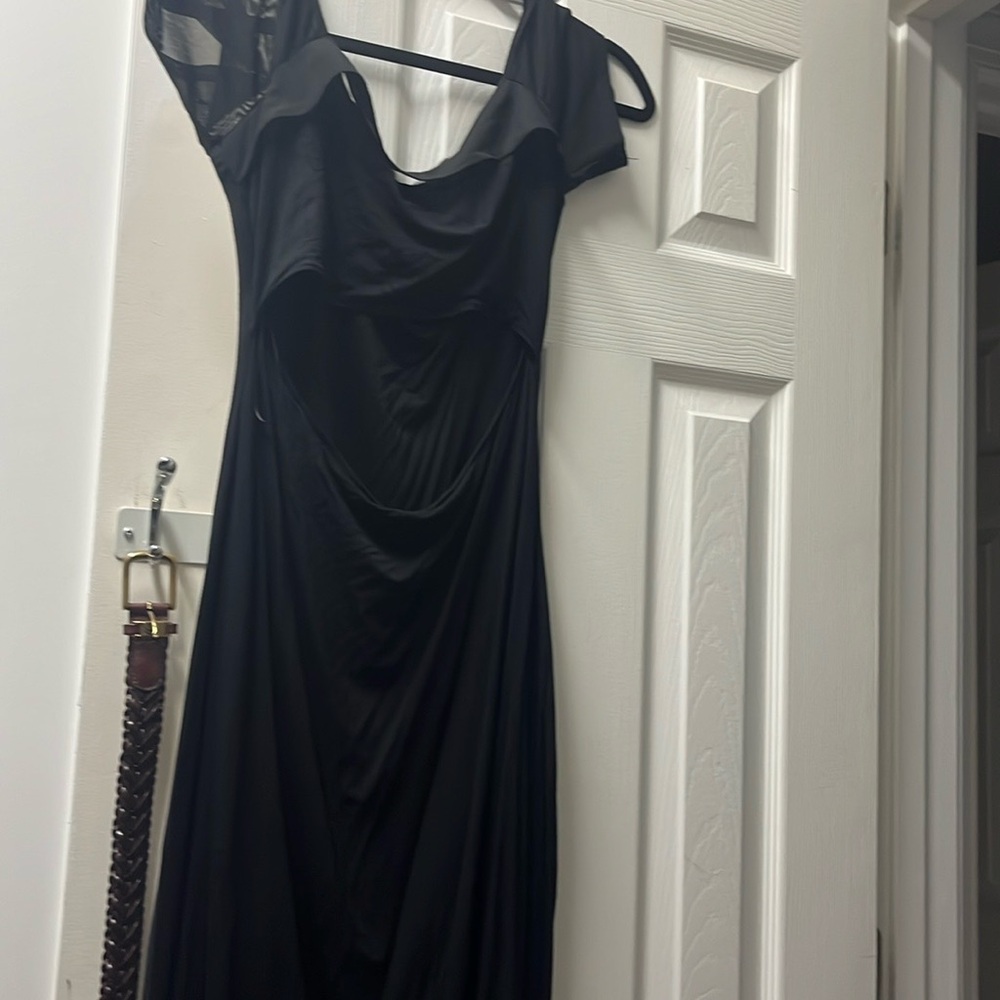 OFF SHOULDER CUT DRESS - Picture 2 of 3